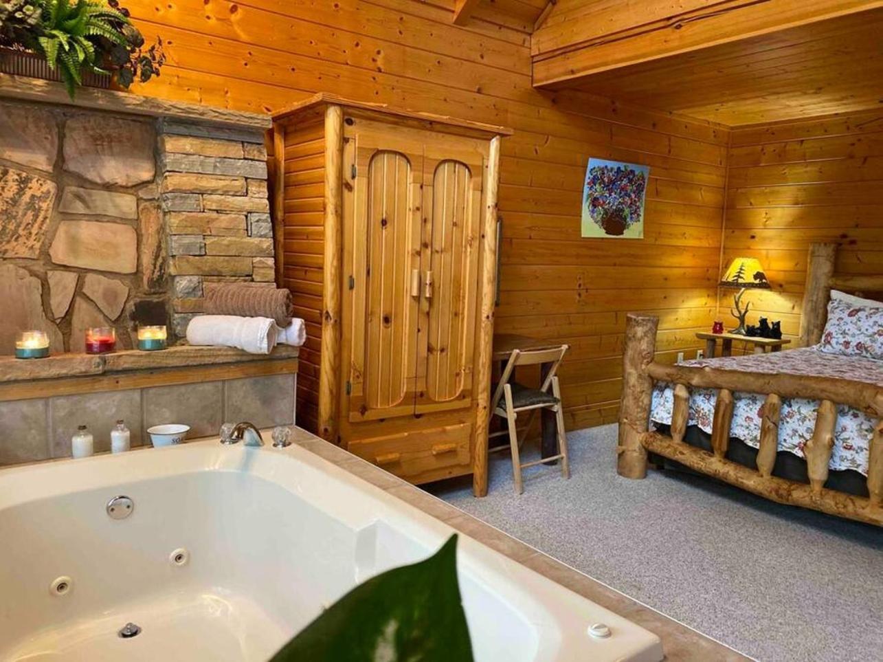 Romantic, Honeymoon Cabin In The Smokies! Гатлинбург Экстерьер фото