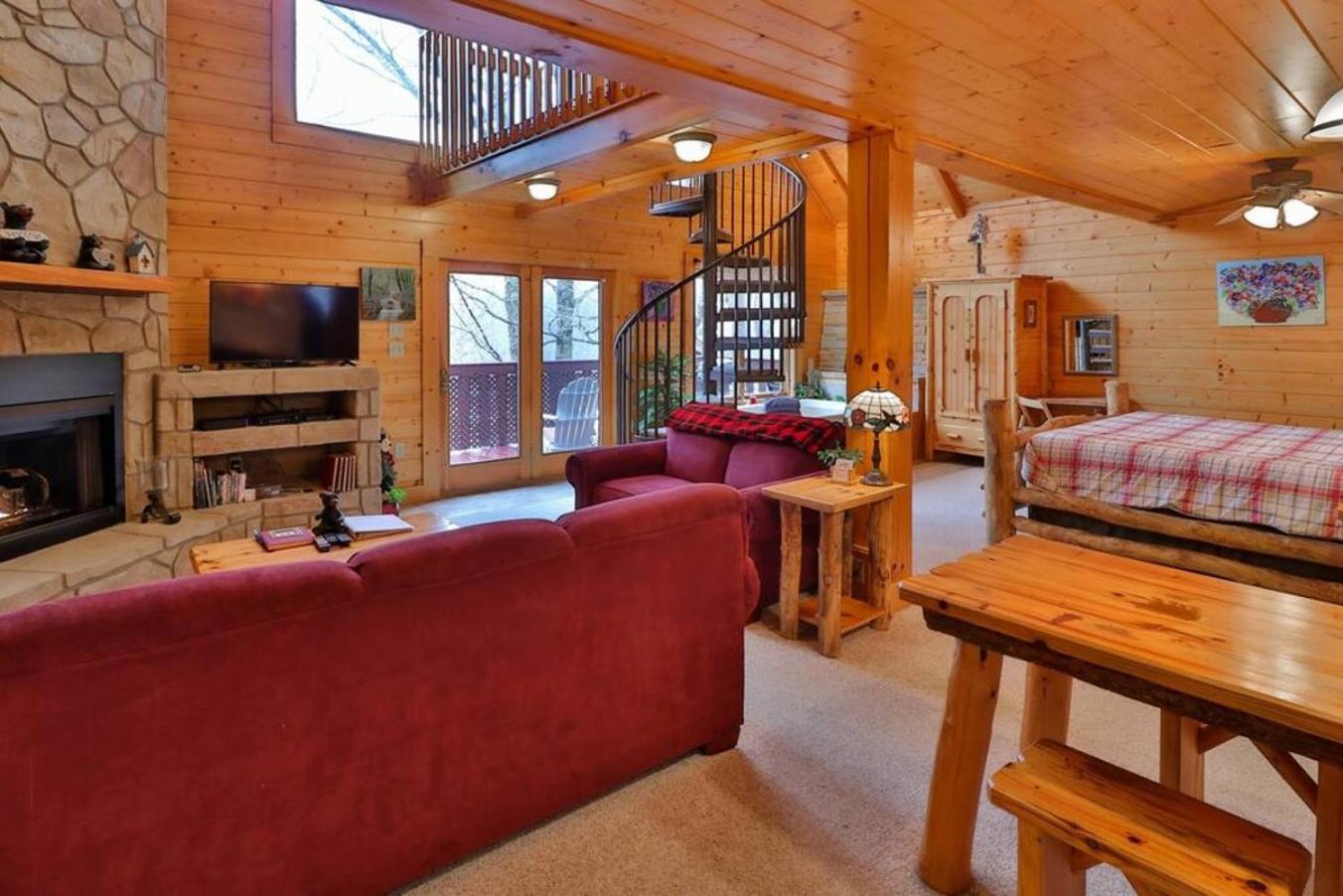 Romantic, Honeymoon Cabin In The Smokies! Гатлинбург Экстерьер фото