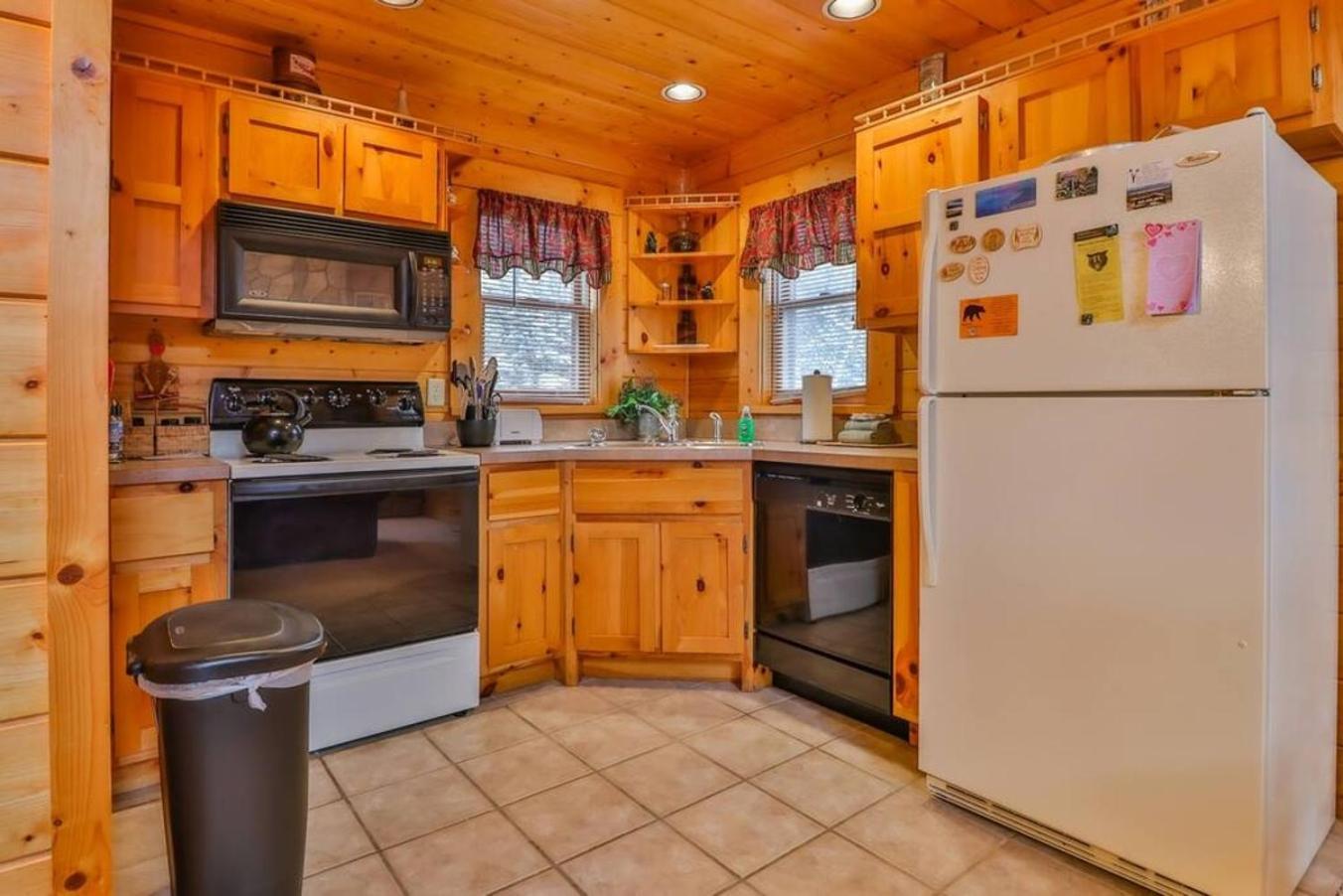 Romantic, Honeymoon Cabin In The Smokies! Гатлинбург Экстерьер фото