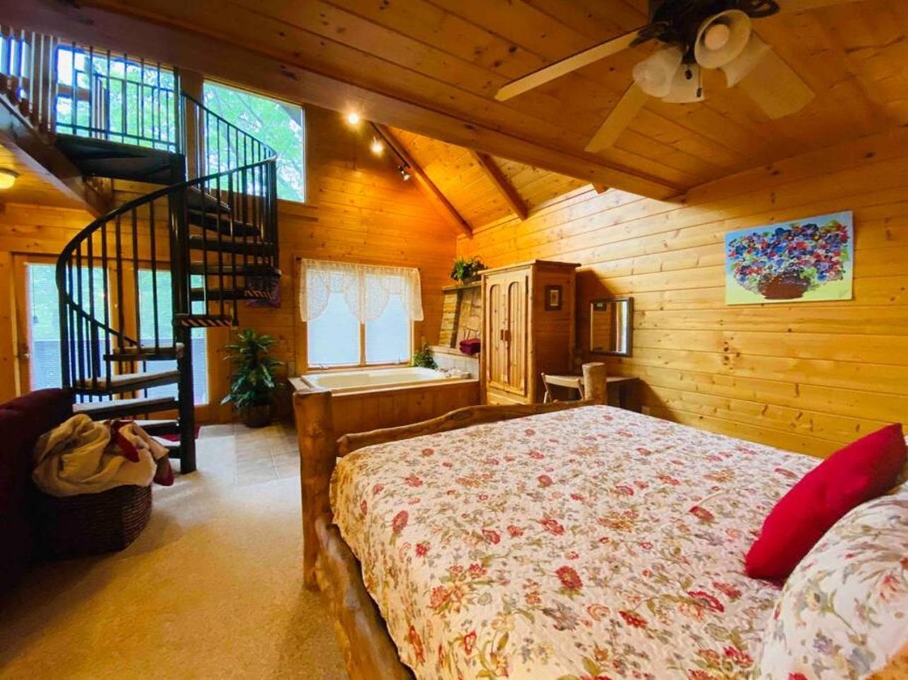 Romantic, Honeymoon Cabin In The Smokies! Гатлинбург Экстерьер фото